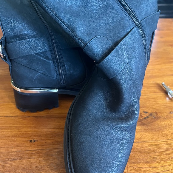 NEWVince Camuto Motorcycle Riding Boots Size 8.5 Black Leather Buckle Biker Boot - Picture 5 of 5